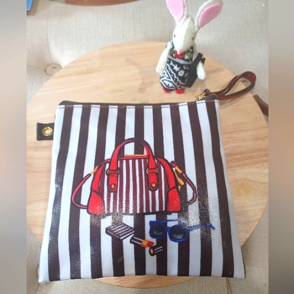 henri bendel Accessories - Henri Bendel Makeup Pouch